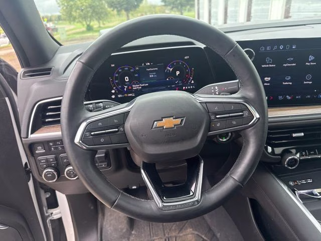 2025 Iridescent Pearl Tricoat Chevrolet Suburban High Country 4X4 SUV