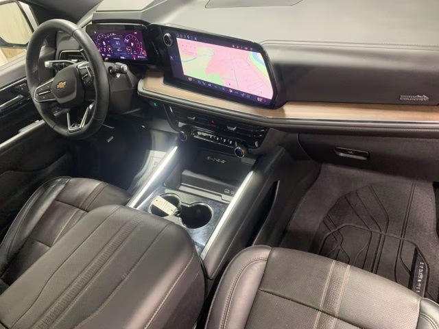 2025 Iridescent Pearl Tricoat Chevrolet Suburban High Country 4X4 SUV