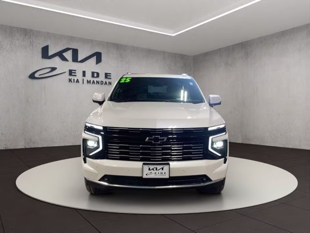 2025 Iridescent Pearl Tricoat Chevrolet Suburban High Country 4X4 SUV
