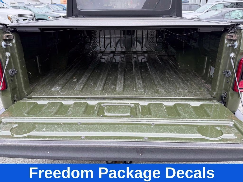 2021 Sarge Green Clearcoat Jeep Gladiator FREEDOM 4X4 Truck