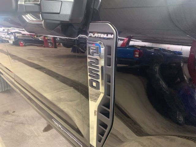 2023 Agate Black Metallic Ford Super Duty F-250 SRW Platinum 4X4 Truck