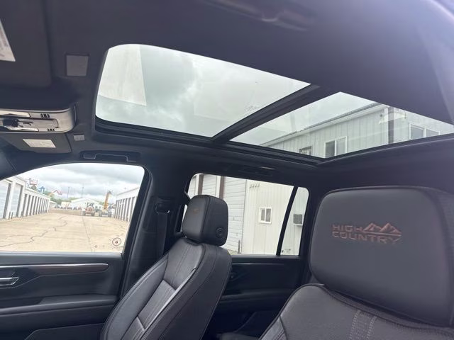 2025 Iridescent Pearl Tricoat Chevrolet Suburban High Country 4X4 SUV