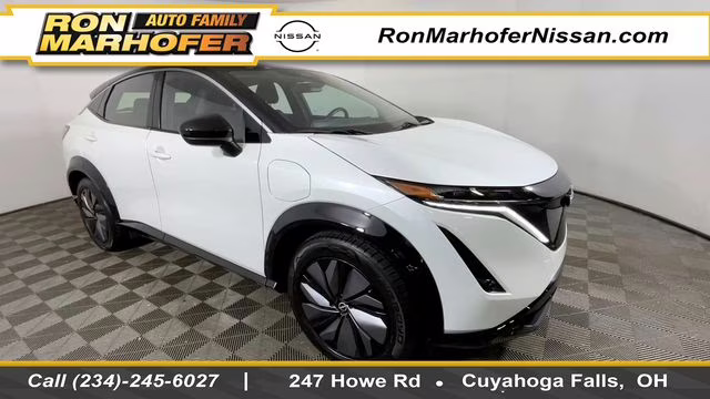 2023 Everest White Pearl Tricoat/Black Diamond Pearl Nissan ARIYA VENTURE+ FWD SUV