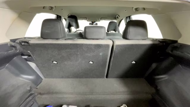 2023 Everest White Pearl Tricoat/Black Diamond Pearl Nissan ARIYA VENTURE+ FWD SUV