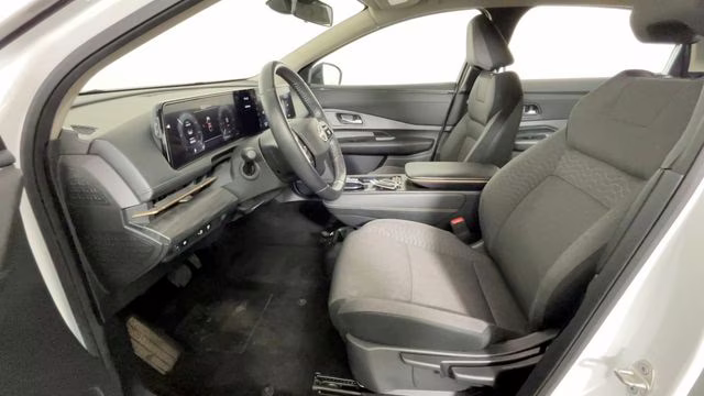 2023 Everest White Pearl Tricoat/Black Diamond Pearl Nissan ARIYA VENTURE+ FWD SUV