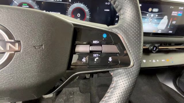 2023 Everest White Pearl Tricoat/Black Diamond Pearl Nissan ARIYA VENTURE+ FWD SUV
