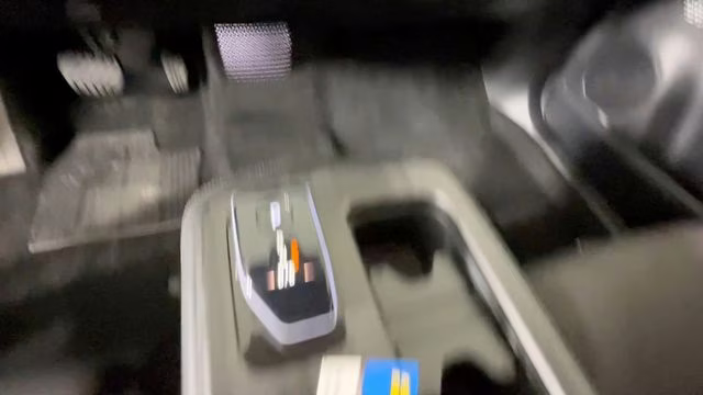 2023 Everest White Pearl Tricoat/Black Diamond Pearl Nissan ARIYA VENTURE+ FWD SUV