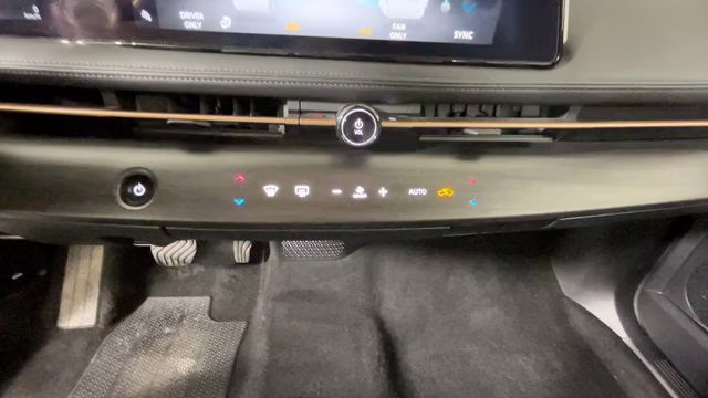 2023 Everest White Pearl Tricoat/Black Diamond Pearl Nissan ARIYA VENTURE+ FWD SUV