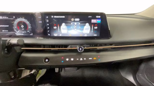 2023 Everest White Pearl Tricoat/Black Diamond Pearl Nissan ARIYA VENTURE+ FWD SUV