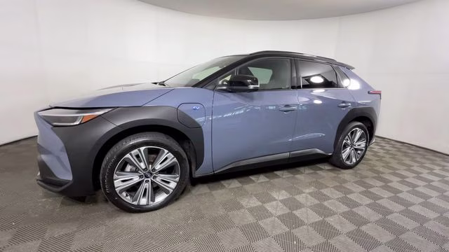 2023 Harbor Mist Gray Pearl 2-Tone Subaru Solterra Touring AWD SUV