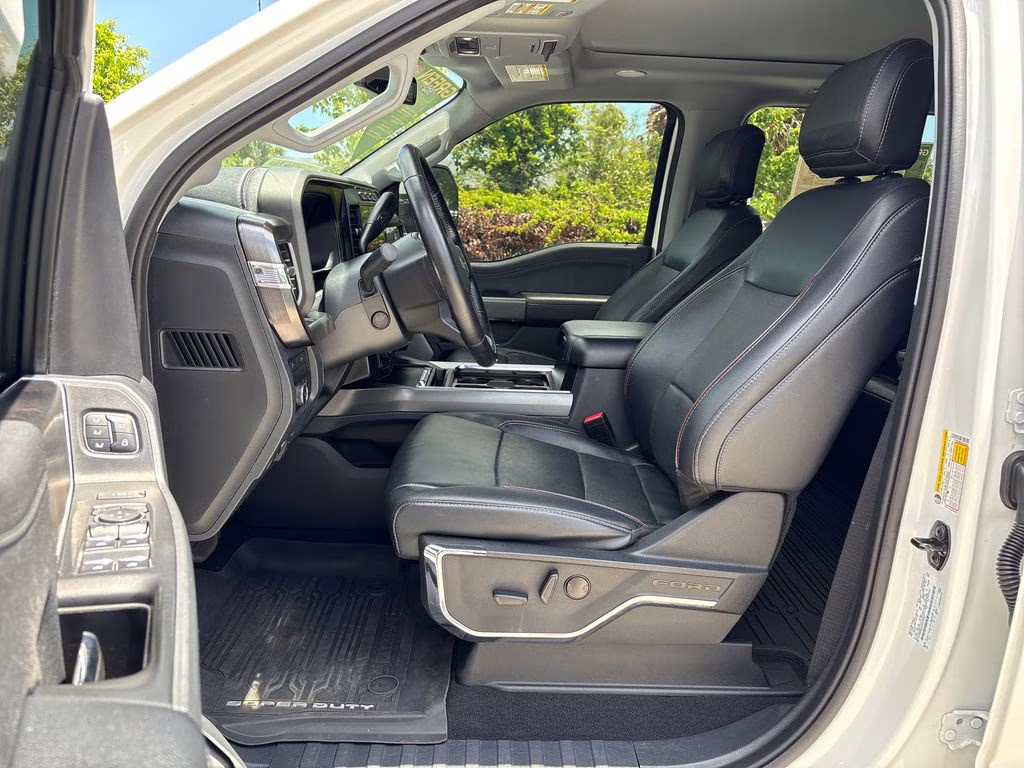 2023 White Metallic Ford Super Duty F-250 SRW Lariat 4X4 Truck