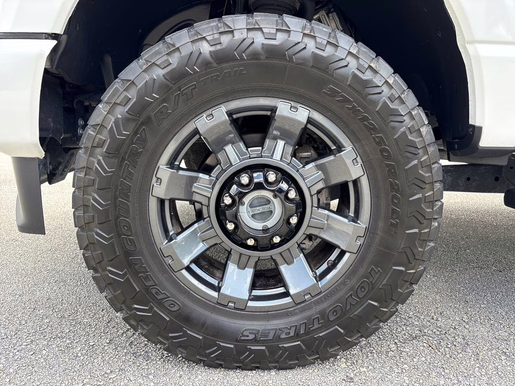 2023 White Metallic Ford Super Duty F-250 SRW Lariat 4X4 Truck