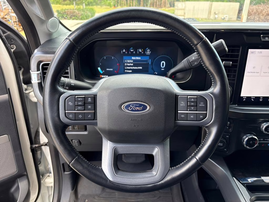 2023 White Metallic Ford Super Duty F-250 SRW Lariat 4X4 Truck