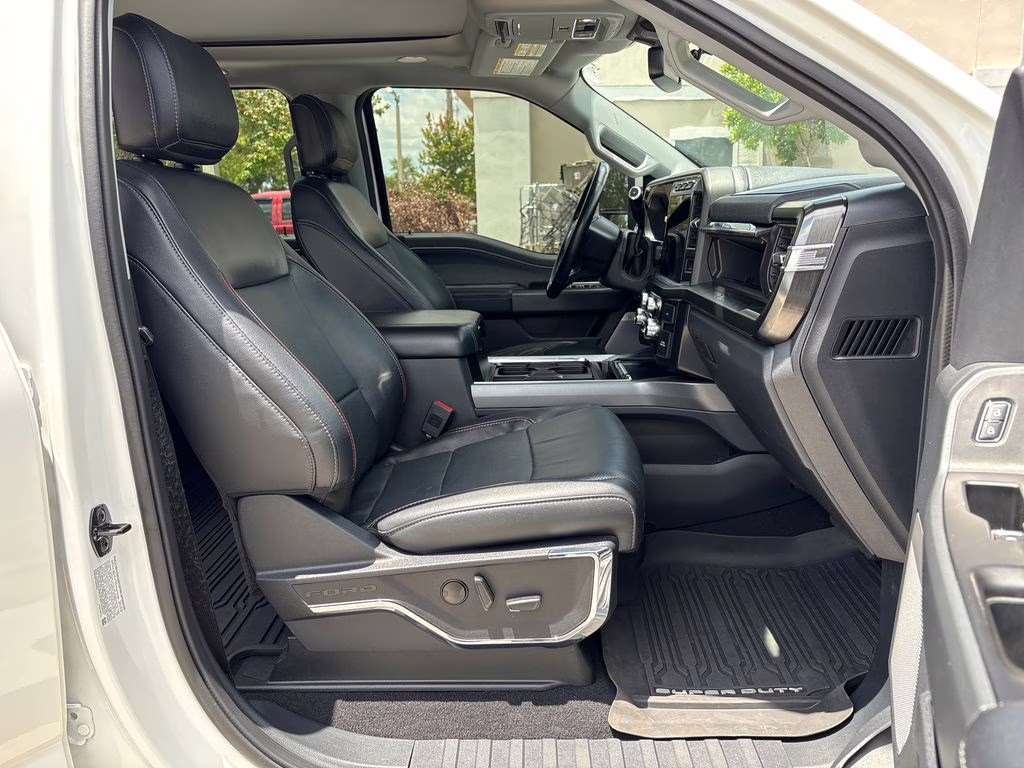 2023 White Metallic Ford Super Duty F-250 SRW Lariat 4X4 Truck