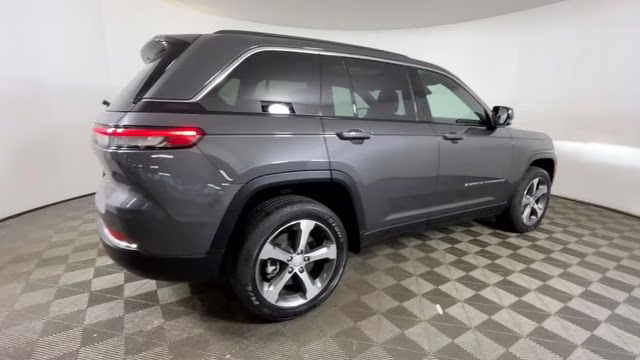 2024 Baltic Gray Metallic Clearcoat Jeep Grand Cherokee 4xe 4X4 SUV