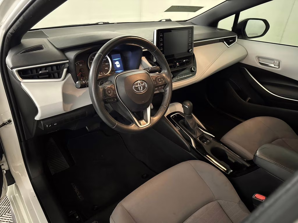 2020 White Toyota Corolla SE FWD Sedan