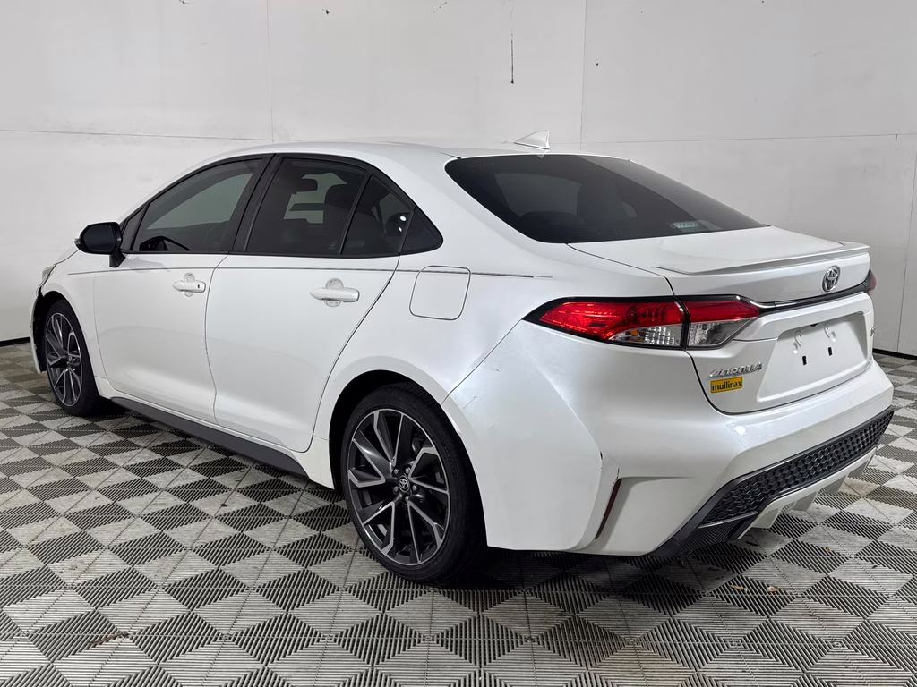 2020 White Toyota Corolla SE FWD Sedan