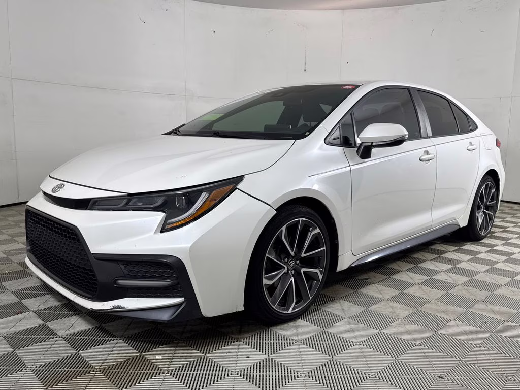 2020 White Toyota Corolla SE FWD Sedan