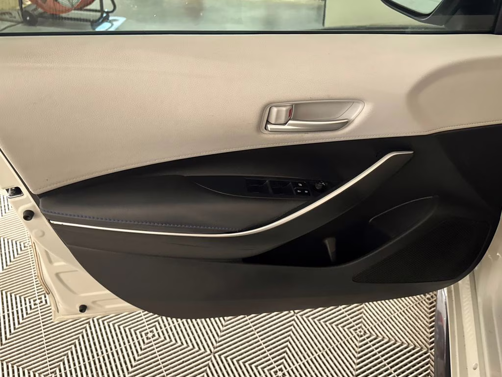 2020 Blizzard Pearl Toyota Corolla SE FWD Sedan