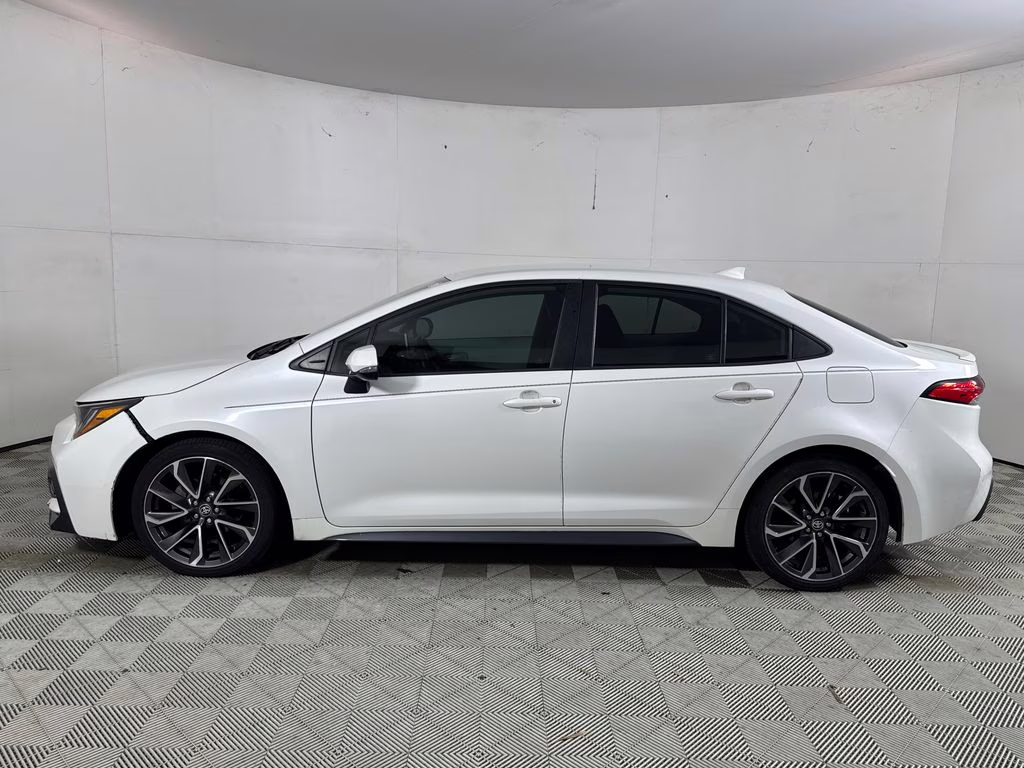 2020 White Toyota Corolla SE FWD Sedan