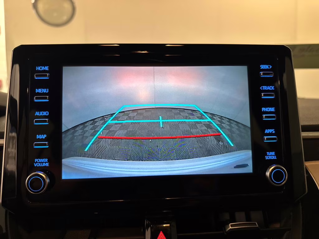 2020 White Toyota Corolla SE FWD Sedan