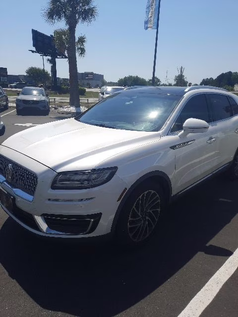 2019 White Platinum Lincoln Nautilus Reserve FWD SUV
