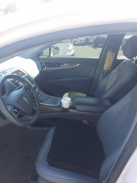 2019 White Platinum Lincoln Nautilus Reserve FWD SUV