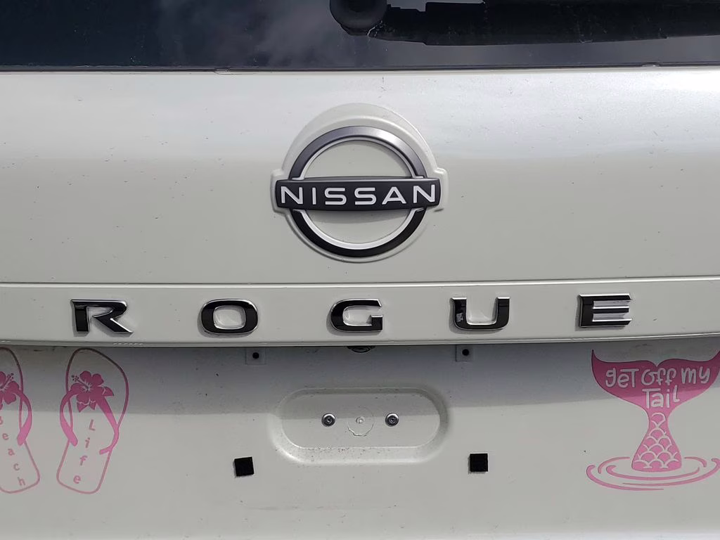 2023 Pearl White Tricoat Nissan Rogue SV FWD SUV
