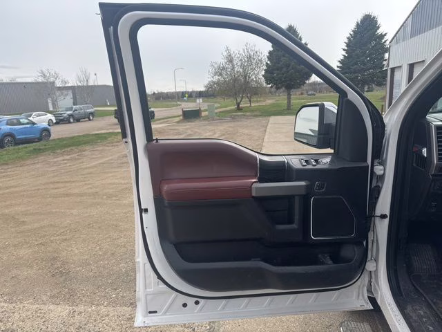 2018 White Platinum Metallic Tri-Coat Ford F-150 Platinum 4X4 Truck