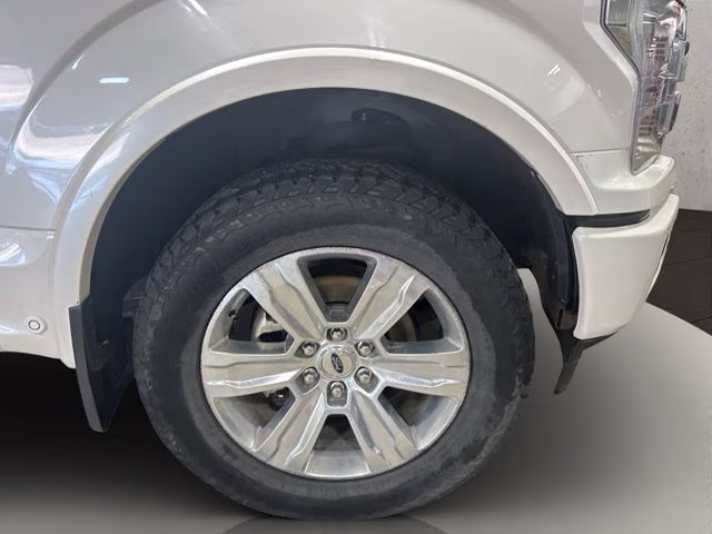 2018 White Platinum Metallic Tri-Coat Ford F-150 Platinum 4X4 Truck