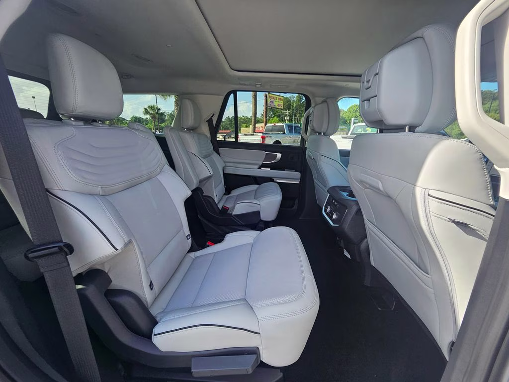 2026 Space Silver Metallic Ford Expedition Platinum 4X4 SUV
