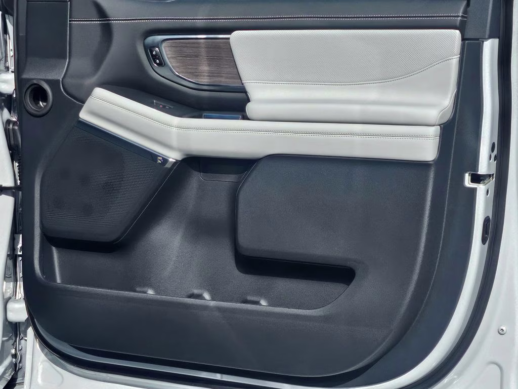 2026 Space Silver Metallic Ford Expedition Platinum 4X4 SUV