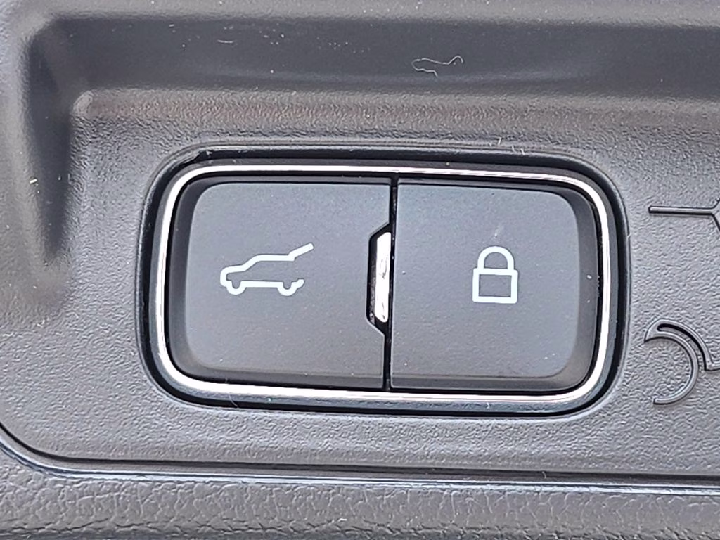 2026 Star White Metallic Tri-Coat Ford Explorer Platinum RWD SUV