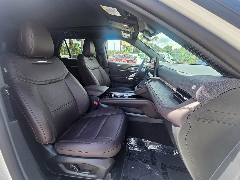 2026 Star White Metallic Tri-Coat Ford Explorer Platinum RWD SUV