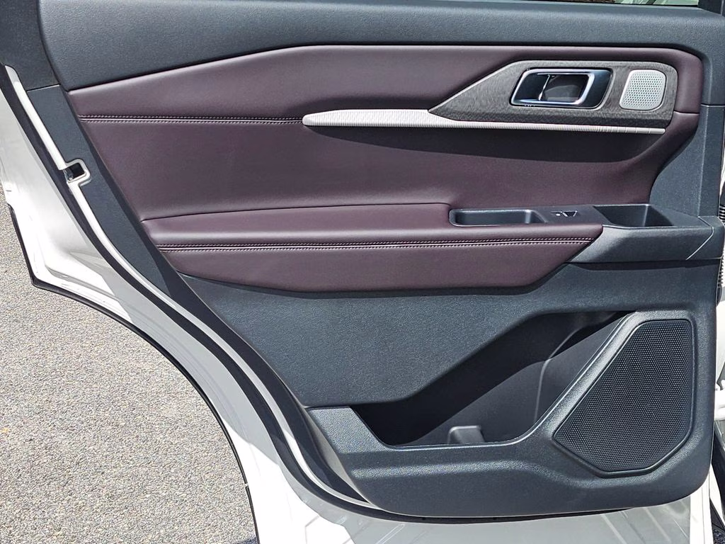 2026 Star White Metallic Tri-Coat Ford Explorer Platinum RWD SUV