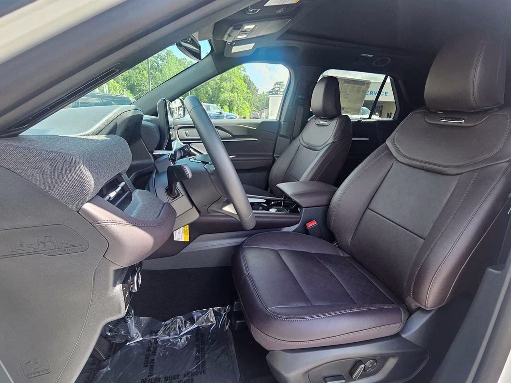 2026 Star White Metallic Tri-Coat Ford Explorer Platinum RWD SUV