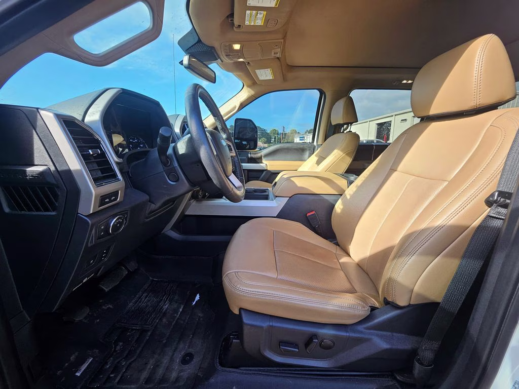 2022 Star White Metallic Tri-Coat Ford Super Duty F-250 SRW Lariat 4X4 Truck
