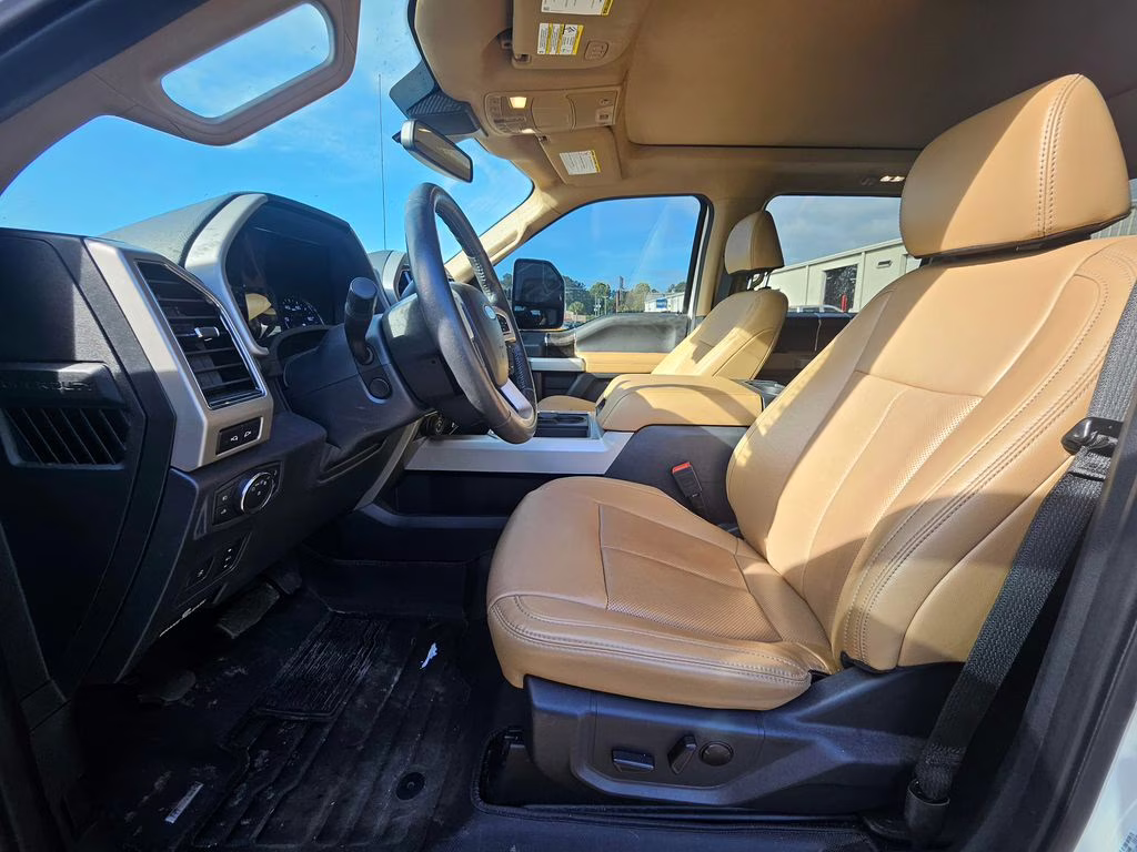 2022 White Ford Super Duty F-250 SRW Lariat 4X4 Truck