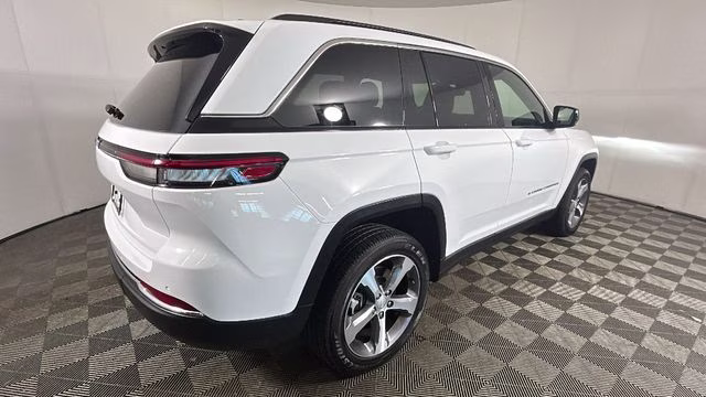 2024 Bright White Clearcoat Jeep Grand Cherokee 4xe 4X4 SUV