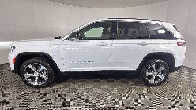 2024 Bright White Clearcoat Jeep Grand Cherokee 4xe 4X4 SUV