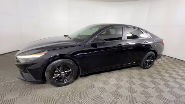 2021 Phantom Black Hyundai Elantra SE FWD Sedan