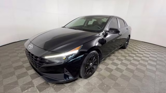 2021 Phantom Black Hyundai Elantra SE FWD Sedan
