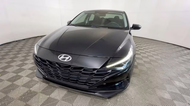 2021 Phantom Black Hyundai Elantra SE FWD Sedan