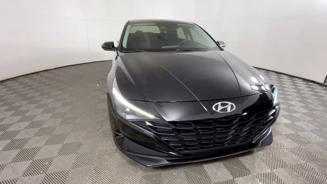 2021 Phantom Black Hyundai Elantra SE FWD Sedan