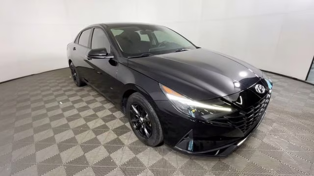 2021 Phantom Black Hyundai Elantra SE FWD Sedan