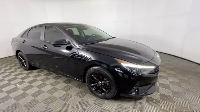 2021 Phantom Black Hyundai Elantra SE FWD Sedan