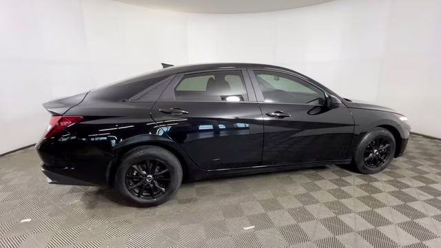 2021 Phantom Black Hyundai Elantra SE FWD Sedan