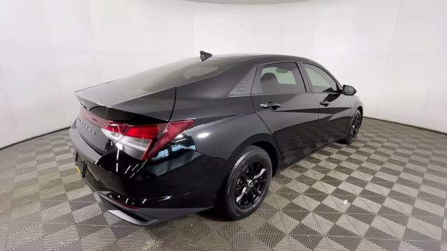 2021 Phantom Black Hyundai Elantra SE FWD Sedan