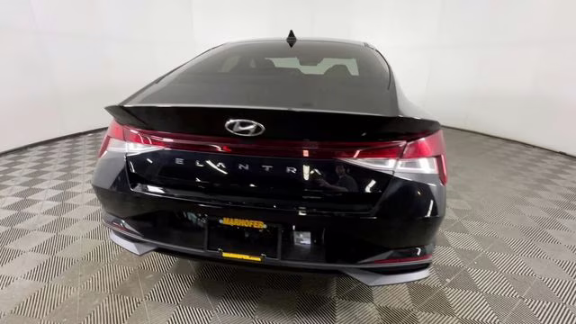 2021 Phantom Black Hyundai Elantra SE FWD Sedan
