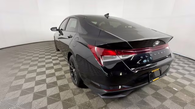 2021 Phantom Black Hyundai Elantra SE FWD Sedan